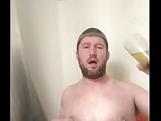 Easykimmy1 pours her piss on her face and tastes it