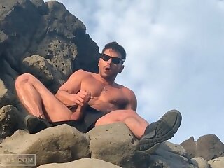 Jerking off at the beach – Paddy O’Brian