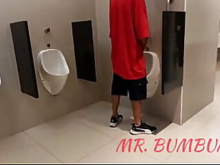 FAZENDO BANHEIRÃO NO SHOPPING DA ELITE. MUITOS VÍDEOS COMPLETOS DE BANHEIRÃO NO RED E SUBSCRIÇÃO