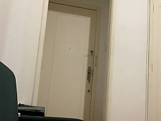 Dotado Vigilante do mercado foi convidado pra tomar uma cerveja ap&oacute;s o expediente &num;1 assista completo no Red