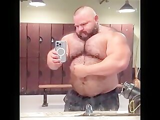 Muscle Bear Bull Flexing LOOP