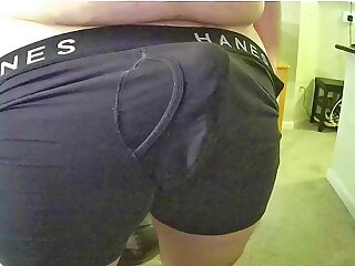 No cum, but that small cock in that underwear is so hot