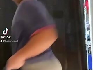 Tiktoker bounces his fat cheeks