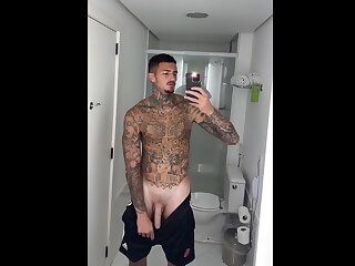 Brazilian soccer player Emerson Jr. shows dick by mistake on IG