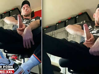 SEE ME JERKING MY BIG ANACONDA GERMAN BIG COCK IN SNEAKERS AND WHITE SOCKS