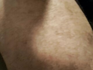 Je me branle, je me gode et je suce mon gode dès qu'il sort de mon cul. Dommage, il est propre...