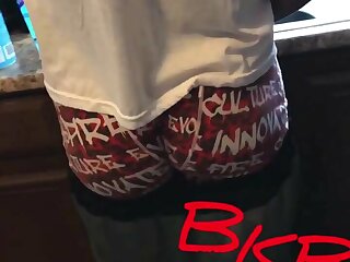 Fat ass in red ethikas