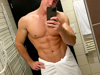 820 Czech hunk Niko Vangelis nikovangelis onlyfans porn