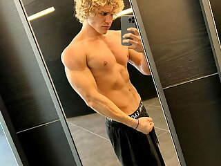 82  Curly Haired jock  Owen Lindberg sunshinesmile99 onlyfans porn