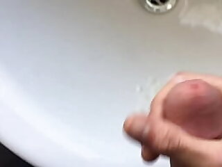 Solo Gay Twink Masturbates and squirts in the bathroom over free gay porn