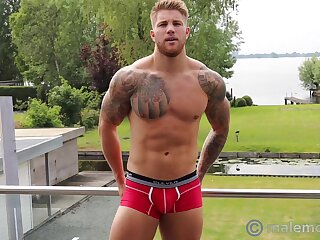 Back Phil Athletic Hunk with Philippe S