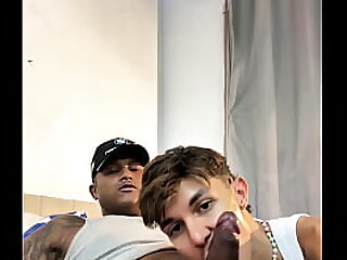 Padrasto comendo enteado viado