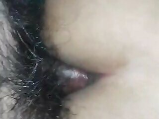 A este viejo abuelo le gusta mucho los jovencitos para tratarlos como mujeres