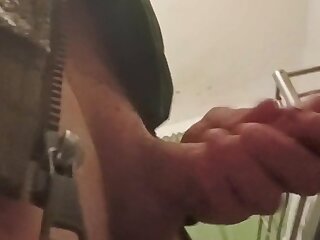 A grown man jerks off and cums