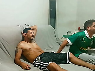 Ele disse pra esposa que ia assistir jogo em casa &lpar;COMPLETO NO RED&rpar;