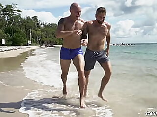 GAYWIRE - Stacked Hunks Trevor Laster & Wesley Woods Bumping Uglies