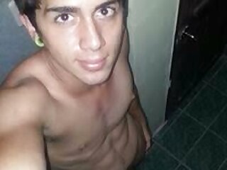 Óscar Villalobos costarricense desnudo con la pinga parada