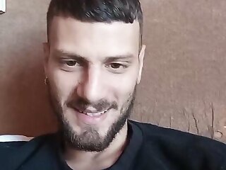 Ragazzo italiano mostra il cazzo