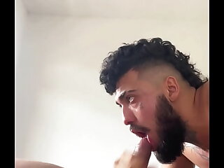 Ofereci caf&eacute; pro meu vizinho que ganhei pica pra mamar - Assista completo &lpar;RED&rpar;