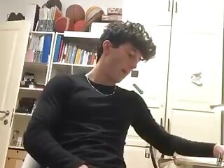 Gamer jerking off yeaha