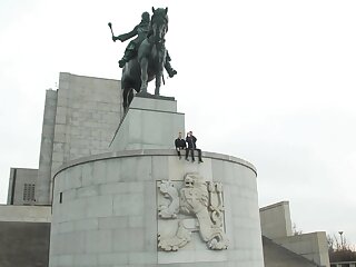 Sightseeing!, Sc.1 (Hans Lecker, Nick Fox)