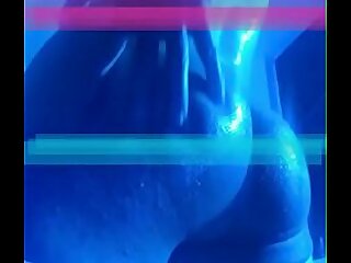 Trans Eroticsacrifice con disfraz de sirvienta sexy