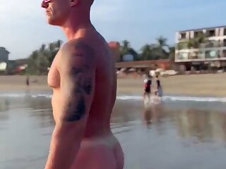 Waterford lad walks beach naked in lanzorite - ThisVid.com