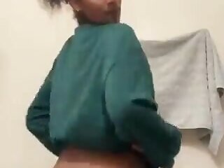 Cute, tall Miami teen jiggles her cute booty - ThisVid.com