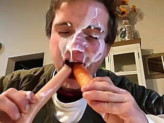 Fetisch mit W&uuml;rstel&comma; M&ouml;hre und Cum