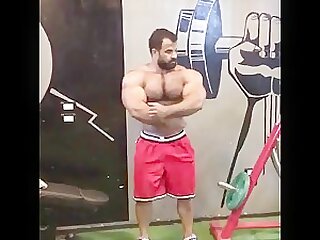 MASSIVE MUSCLE POSING