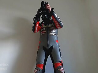 Guy in Gear - Ep. 58 Racing Leathers - ThisVid.com