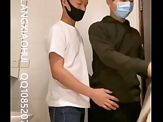 浪小辉老师做零也风骚系列之酒店公共厕所偶遇服务生